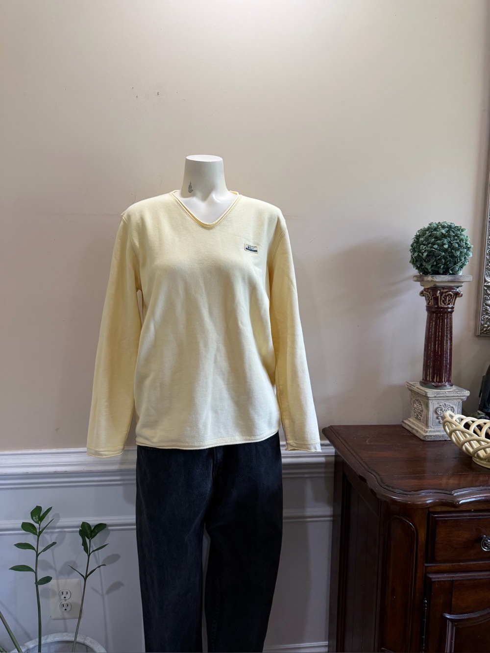 Lauren Ralph Lauren Light Yellow V-Neck Long Sleeve Sweatshirt